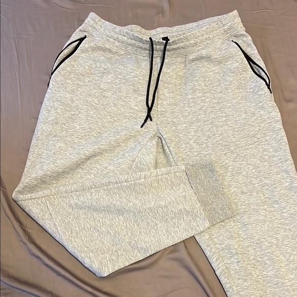 Uniqlo Men's Light Gray Jogger Pants - Picture 1 of 1